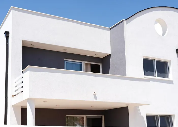 Apartmán Station 22 - Brand New With A Terrace And Private Parking Vir
