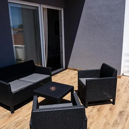 Station 22 - Brand New With A Terrace And Private Parking Vir