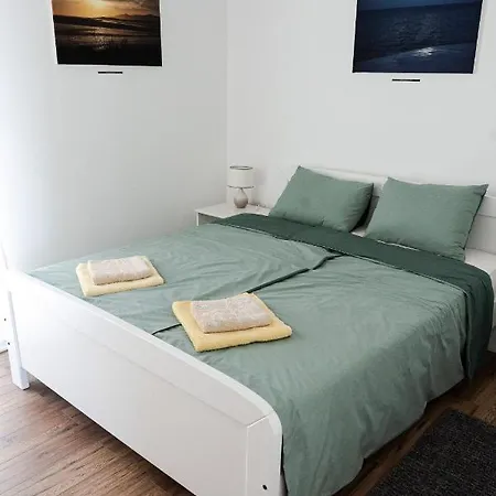 Station 22 - Brand New With A Terrace And Private Parking Apartment