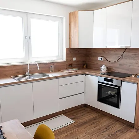 Station 22 - Apartment With Starlink, A Terrace And Private Parking