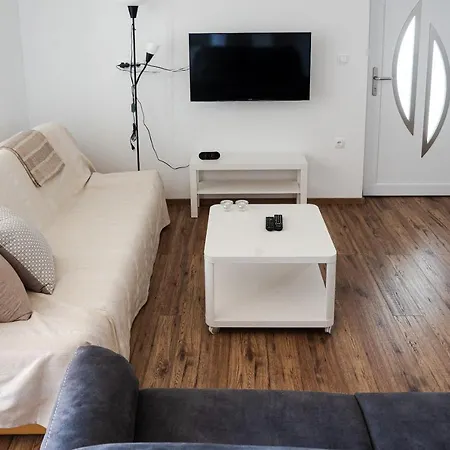 Station 22 - Brand New With A Terrace And Private Parking Apartment Vir