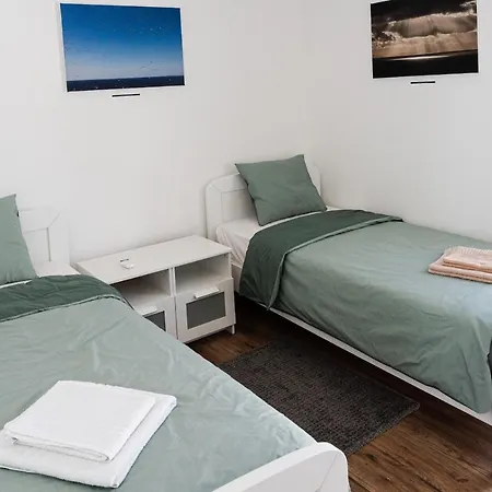 Station 22 - Apartment With Starlink, A Terrace And Private Parking